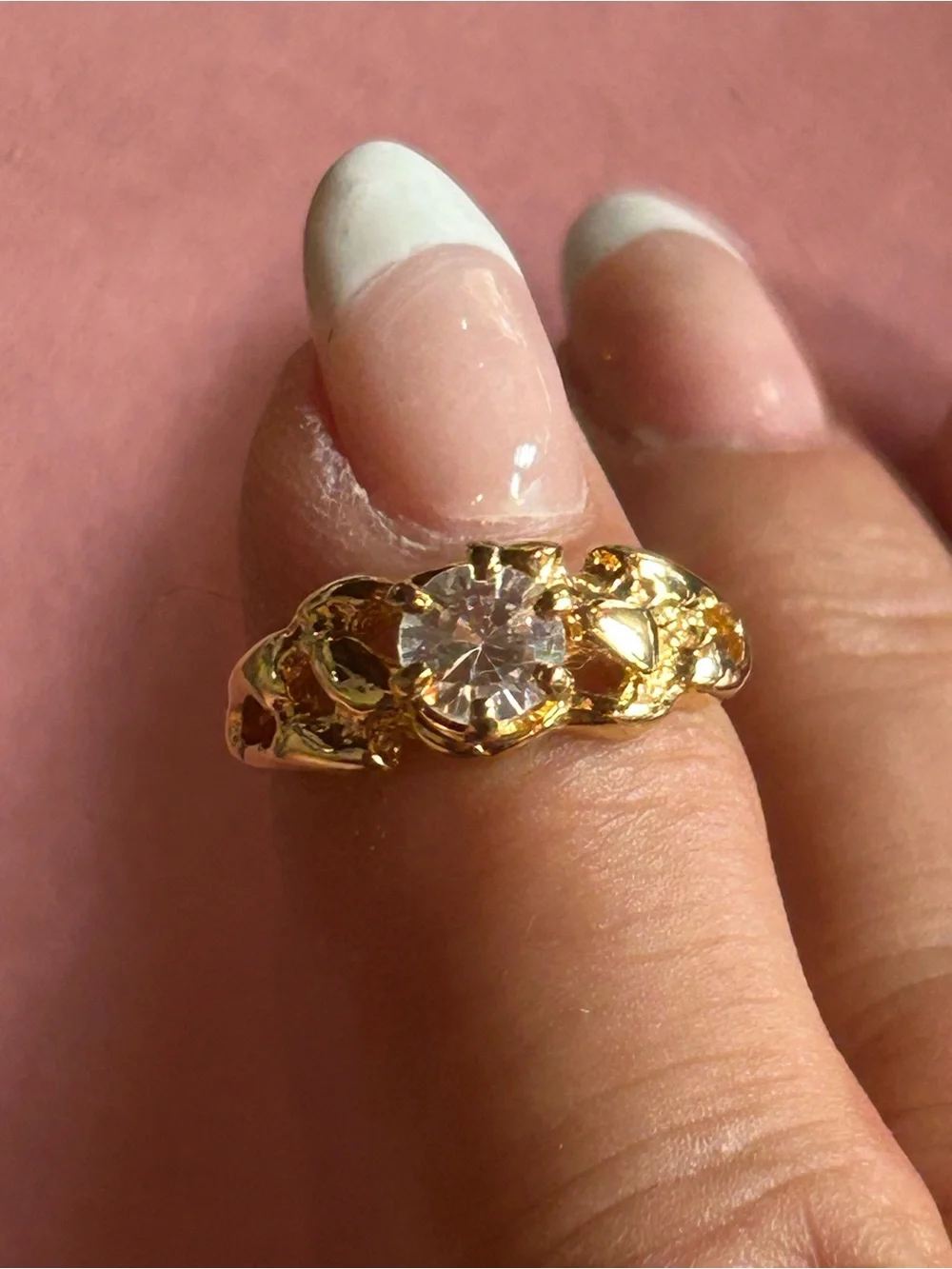 Women’s Vintage Gold Tone Ring with Clear Gemstones. Size 8